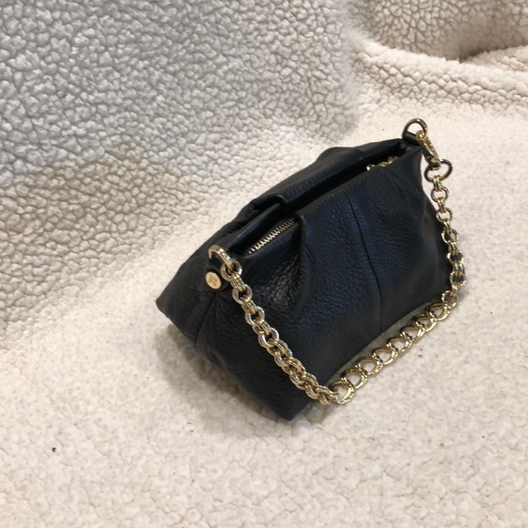 Simply Vera black leather bag w gold chain strap - Picture 2 of 9